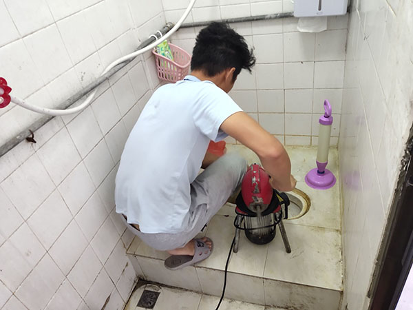 开州肥皂掉到马桶里把马桶堵住了怎么办？马桶堵住了怎么办